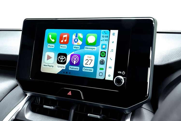 Ghế ngồi bọc da màu đen, ghế lái chỉnh điện 12 hướng có nhớ vị trí, ghế phụ chỉnh điện 4 hướng, sưởi và thông gió hàng ghế trước, sạc không dây chuẩn Qi cùng 5 cổng USB-C là các trang bị tiện nghi đi kèm.