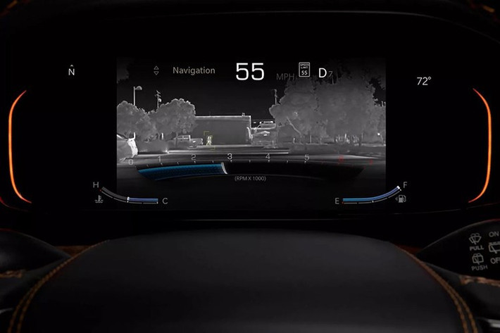 Grand Wagoneer cũng được trang bị hệ thống thông tin giải trí Uconnect5 12 inch lớn hơn, thay thế màn hình 10,1 inch trước đây vốn là trang bị tiêu chuẩn trên Wagoneer.