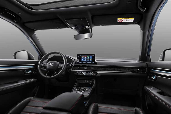 Honda CR-V e:HEV mới tiếp tục mang đến cho khách hàng khoang nội thất 5 chỗ rộng rãi và cao cấp. Bằng cách kết hợp khéo léo các công nghệ mới nhất của Honda và phong cách thiết kế sang trọng, tối ưu không gian, CR-V e:HEV mới đã đạt đến đỉnh cao của sự tiện nghi, hiện đại và rộng rãi trong nội thất.