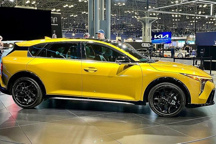 Cả hai phiên bản Kia K4 2026 mới sẽ có mặt tại các đại lý trong tháng 11 này, và các phiên bản Hatchback sẽ tương tự như Sedan với các phiên bản S, Sport, Sport+ và GT-Line, riêng phiên bản S còn có thêm gói trang bị an toàn tùy chọn.