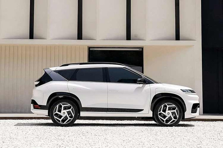 Về kích thước, Hyudnai Elexio EV 2026 mới sở hữu chiều dài 4.615 mm, chiều rộng 1.875 mm, chiều cao 1.675 mm, cùng trục cơ sở đạt 2.750 mm, mang đến không gian nội thất rộng rãi cho phân khúc SUV cỡ C.