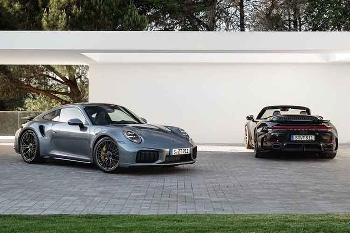 Tại Mỹ, Porsche 911 Turbo S facelift 2026 có hai phiên bản: Coupe và Cabriolet. Mức giá lần lượt là 270.300 USD quy đổi 7,07 tỷ đồng và 284.300 USD quy đổi 7,44 tỷ đồng (tăng 31.600 USD quy đổi 827 triệu đồng và 32.300 USD quy đổi 845 triệu đồng).