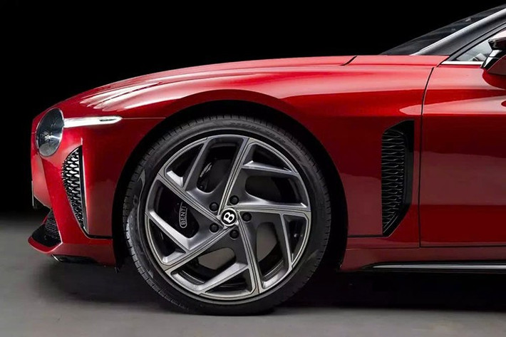 Trong khuôn khổ chặng đua Công thức 1 tại Abu Dhabi, RM Sotheby’s đã tổ chức một trong những phiên đấu giá độc quyền nhất trong năm. Nằm trong danh sách xe được chào bán là một chiếc Bentley Bacalar đời 2021 mới qua một chủ và sở hữu quãng đường lăn bánh chỉ 1.131 km, tức là gần như còn mới nguyên.