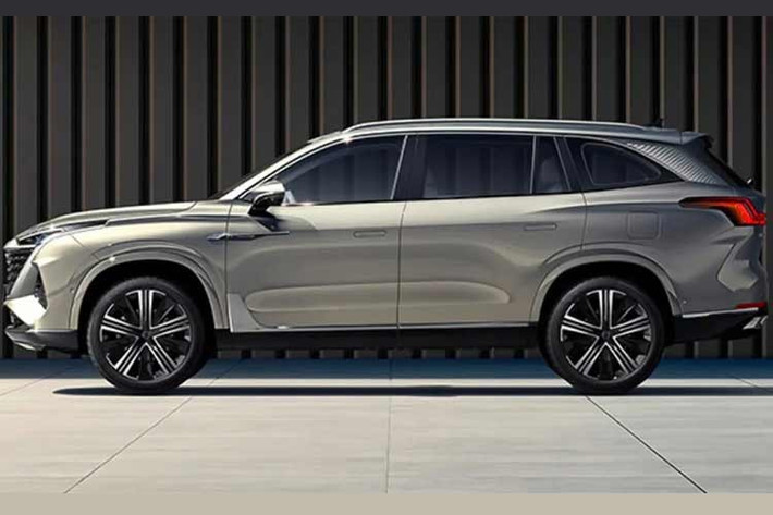 Theo đó, tại thị trường Anh quốc, mẫu xe SUV MGS9 PHEV 2026 mới có giá khởi điểm 34.205 Bảng (khoảng 1,2 tỷ đồng). Mẫu SUV cỡ lớn của MG rẻ hơn đáng kể so với nhiều đối thủ cùng phân khúc như Volkswagen Tayron hay Skoda Kodiaq.