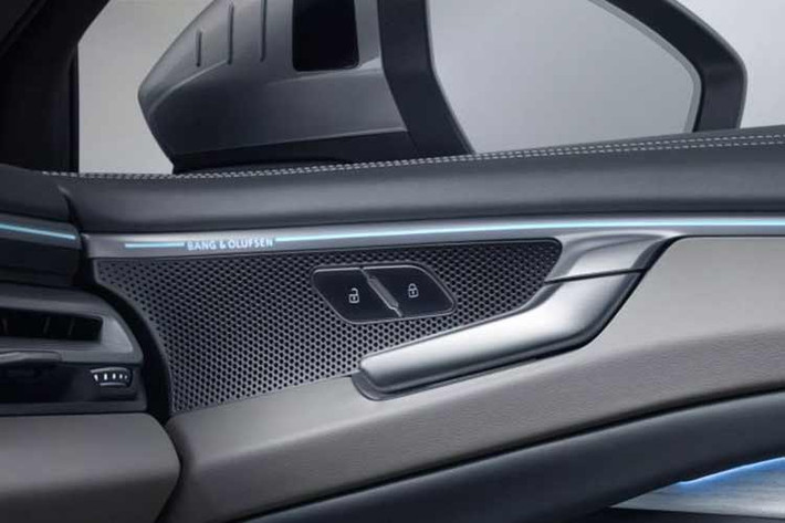 Phiên bản mạnh hơn vẫn dùng động cơ này nhưng có công suất tối đa 268 mã lực, có thể kết hợp với mô-tơ điện 24 mã lực và hệ dẫn động bốn bánh toàn thời gian quattro. Phiên bản cao cấp nhất dùng động cơ V6, tăng áp, dung tích 3.0L với công suất tối đa 362 mã lực, đi kèm mô-tơ điện 24 mã lực và hệ dẫn động quattro tiêu chuẩn.