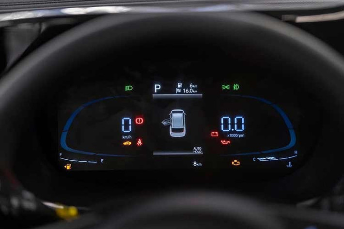 Tham khảo thêm hình ảnh từ thị trường nước ngoài, có thể thấy nội thất của Stargazer mới cũng sẽ có nhiều điểm tương đồng với "đàn anh" Tucson, hứa hẹn một không gian cabin hiện đại và giàu công nghệ. Tại thị trường Indonesia, mẫu xe này cũng đã bắt đầu hé lộ những trang bị tính năng hấp dẫn, tạo tiền đề cho sự cạnh tranh khốc liệt trong phân khúc MPV cỡ nhỏ.