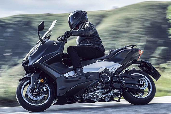 Bằng cách sử dụng ứng dụng MyRide của Yamaha, chủ sở hữu cũng có thể truy cập các chức năng bổ sung của bảng điều khiển, chẳng hạn như nhật ký lái xe, vị trí đỗ xe, mức tiêu thụ nhiên liệu, các tuyến đường đã đi, định vị Garmin và nhiều hơn nữa.