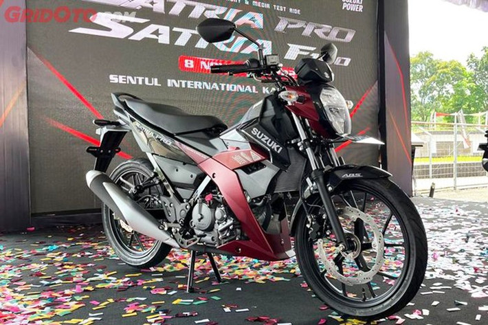Không lâu sau khi Honda tung ra thị trường phiên bản Winner hoàn toàn mới mang tên Honda Winner R, mới đây đến lượt Suzuki có động thái "đáp trả" khi vừa trình làng phiên bản Suzuki Satria ABS 2025 mới (còn được biết đến với tên gọi Suzuki Raider tại Việt Nam).