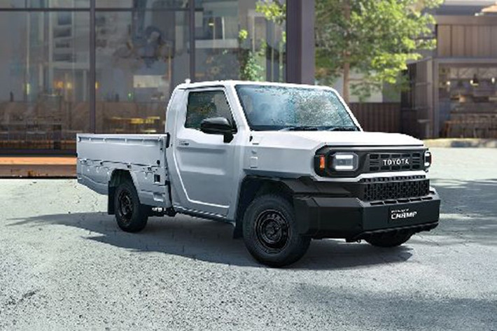 Các kích thước khác về cơ bản của mẫu xe bán tải Toyota Hilux Champ thế hệ mới vẫn không thay đổi, bao gồm cả phần mũi xe quen thuộc. Điểm thay đổi đáng kể nằm ở khả năng vận hành.