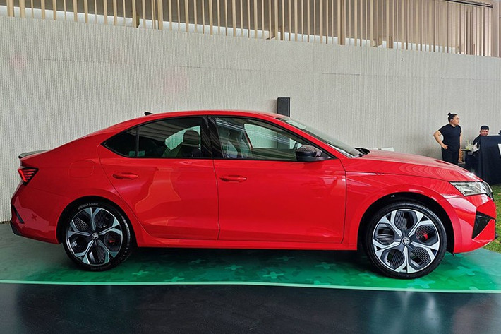 Sức mạnh động cơ cho phép xe tăng tốc từ 0-100 km/h trong khoảng 6,5 giây. Ngoài ra, xe còn được trang bị hệ thống khung gầm, treo và phanh tinh chỉnh theo hướng thể thao, hứa hẹn mang đến cảm giác lái hấp dẫn hơn.