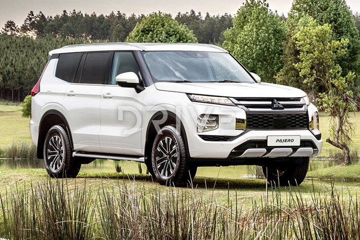 Các thông số kỹ thuật của Mitsubishi Pajero Sport đời mới vẫn còn là ẩn số. Tuy vậy theo một số nguồn tin, tế hệ tiếp theo của mẫu SUV 7 chỗ này dự kiến sẽ sở hữu khối động cơ diesel tăng áp kép 2.4L đang có mặt trên Triton tại thị trường Úc, với công suất 201 mã lực và mô-men xoắn cực đại 470 Nm.