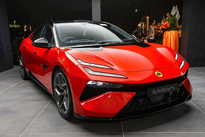 Tại thị trường Trung Quốc, Lotus Emeya được bán ra với 4 phiên bản cùng mức giá đa dạng từ 668.000 - 1.180.000 NDT (khoảng 2,4 - 4,36 tỷ đồng). Hiện chưa có thông tin cũng như giá bán của xe tại Việt Nam.