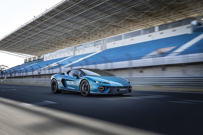 Bên cạnh mức giá cạnh tranh, khách hàng sở hữu siêu xe Lamborghini Temerario hybrid mới còn có cơ hội khẳng định dấu ấn cá nhân thông qua chương trình Ad Personam với hơn 400 tùy chọn sắc màu đa dạng.