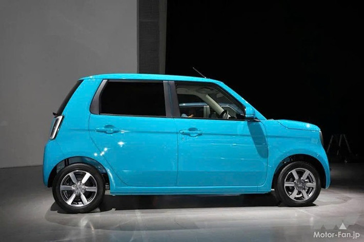 Cụ thể, xe điện Honda N-One e: 2025 mới được chính thức bán ra tại thị trường nội địa Nhật Bản từ ngày 12/9/2025 với giá khởi điểm 2,7 triệu yên (tương đương khoảng 483 triệu đồng).