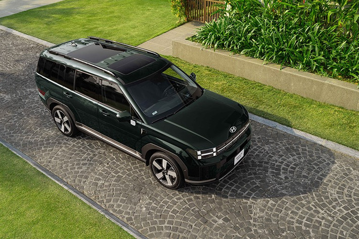 HTV vừa chính thức giới thiệu mẫu xe Hyundai SantaFe Hybrid 2026 đến thị trường Việt Nam, gia tăng sức cạnh tranh trong phân khúc D-SUV với thiết kế ấn tượng, công nghệ Turbo-Hybrid tiên tiến và tiêu chuẩn an toàn hàng đầu