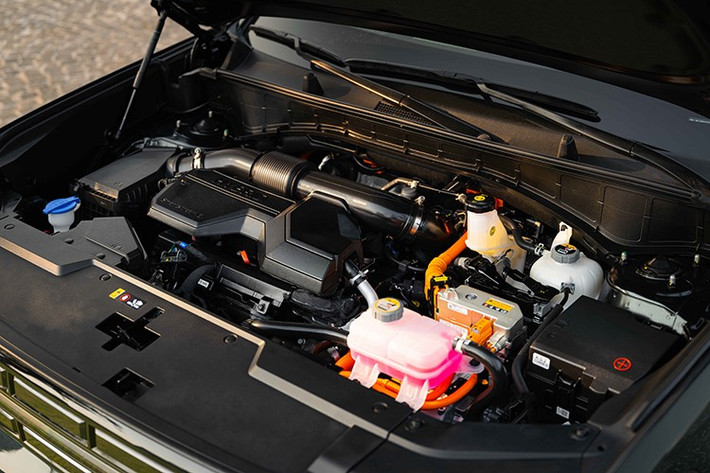 Sự kết hợp giữa hộp số có cấp và công nghệ ASC không chỉ mang lại cảm giác lái phấn khích, sang số mượt mà mà còn giúp tăng độ bền hộp số nhờ giảm thiểu ma sát trong quá trình vận hành. Giải pháp này, khi kết hợp cùng hệ dẫn động 4 bánh toàn thời gian HTRAC, mang lại khả năng vận hành linh hoạt.