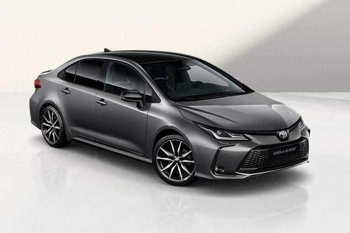Hãng xe Nhật Bản vừa chính thức giới thiệu phiên bản nâng cấp của mẫu xe sedan Toyota Corolla 2026 dành cho thị trường châu Âu. Điểm nhấn nổi bật nhất trên Corolla 2026 là sự xuất hiện lần đầu của màu sơn mờ Onyx Grey dành cho các biến thể GR Sport và Touring Sports.