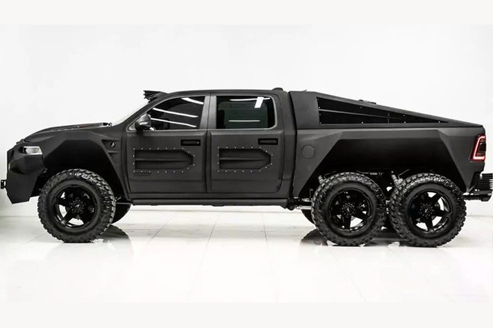 Và nếu bạn tìm 1 chiếc xe như vậy, thì Apocalypse Juggernaut 6x6 là lựa chọn tốt, vì không chỉ là vẻ ngoài, "quái vật" này còn được trang bị động cơ V8 HEMI 6,4 lít siêu mạnh mẽ.