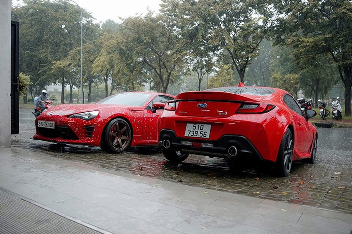 Tại Việt Nam, Subaru BRZ thế hệ mới có giá khởi điểm khoảng 1,609 tỷ đồng. Xe mang phong cách coupe thể thao với đèn pha LED liếc góc lái, mâm 18 inch, thân xe dập gân khỏe khoắn và cánh gió sau đặc trưng.