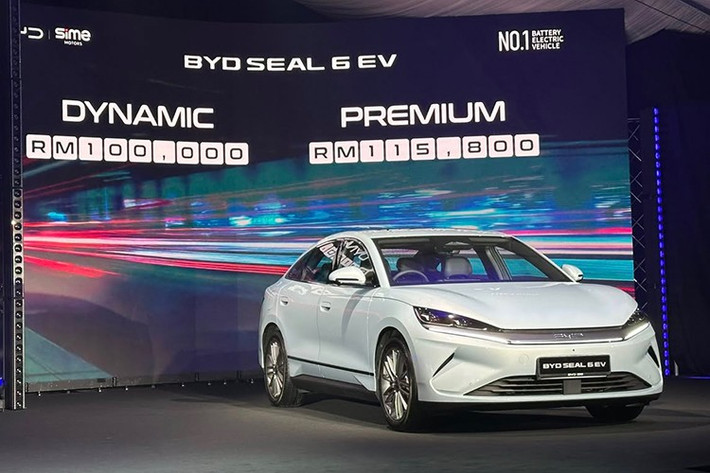 Hiện BYD chưa công bố kế hoạch bán Seal 6 ở những thị trường khác sau Malaysia. Tuy nhiên, sẽ không bất ngờ nếu mẫu sedan thuần điện này cũng được bán ở Việt Nam trong tương lai. Sắp tới đây, BYD sẽ giới thiệu mẫu sedan điện Seal 5 với khách hàng Việt Nam.