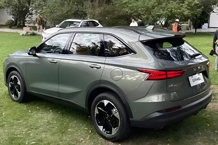 Theo dự kiến, mẫu xe Haval H6L 2026 sẽ ra mắt thị trường tỷ dân Trung Quốc vào tháng 11/2025, với giá bán dự kiến từ 100.000 – 150.000 nhân dân tệ (tương đương khoảng 369 đến 554 triệu đồng).