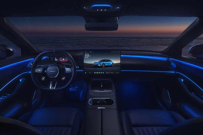 Riêng Xiaomi SU7 2026 bản Pro tiếp tục là “vua tầm xa” với phạm vi di chuyển tăng từ 830 km lên 902 km. Tất cả các con số này đều theo tiêu chuẩn CLTC của Trung Quốc nên phạm vi di chuyển thực tế dự kiến sẽ thấp hơn.