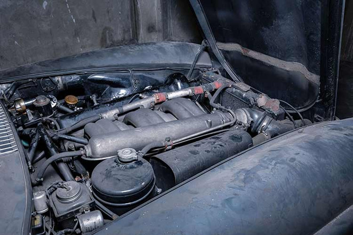 Đây là 1 trong 106 chiếc được sơn màu Graphitgrau và là một trong 30 chiếc được giao mới tại Pháp, nhưng nó là chiếc duy nhất vẫn còn nguyên bản 100%.