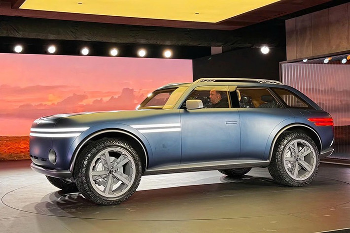Tại sự kiện Investor Day 2025 diễn ra ở New York (Mỹ), Chủ tịch kiêm Giám đốc điều hành Hyundai Motor Group - ông Jose Munoz xác nhận thương hiệu hạng sang Genesis đang cân nhắc phát triển một mẫu SUV thiên về địa hình, lấy cảm hứng từ bản concept X Gran Equator ra mắt hồi đầu năm nay.