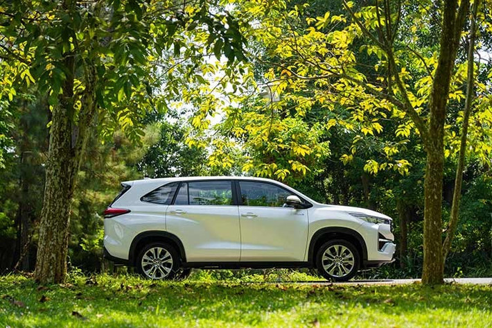 Sở dĩ các mẫu xe hybrid của Toyota Việt Nam giảm giá niêm yết là nhờ ưu đãi thuế tiêu thụ đặc biệt có hiệu lực từ ngày 1/1/2026. Đây là quy định nằm trong Luật Thuế Tiêu thụ đặc biệt (sửa đổi) được Quốc hội thông qua ngày 14/6/2025.