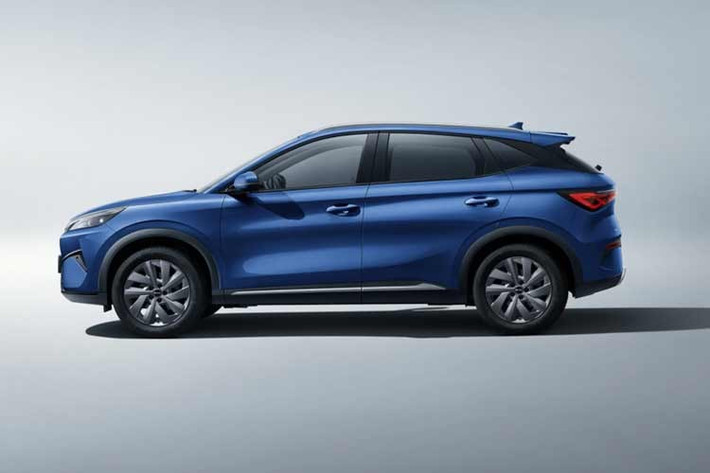 Cách đây bốn năm, Atto 3 là một trong những mẫu xe năng lượng mới đầu tiên của BYD được phân phối rộng rãi trên thị trường quốc tế. Tại Trung Quốc, xe mang tên Yuan Plus và nhanh chóng trở thành “gương mặt đại diện” cho tham vọng toàn cầu hóa của hãng.