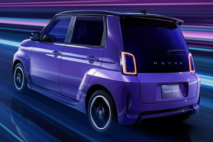 Honda chưa công bố dung lượng pin và quãng đường di chuyển, nhưng có khả năng sử dụng loại pin 29,6 kWh tương tự N-One e:. Xe còn được trang bị hệ thống treo hạ thấp và mở rộng khoảng cách bánh nhằm nâng cao độ ổn định khi vào cua.