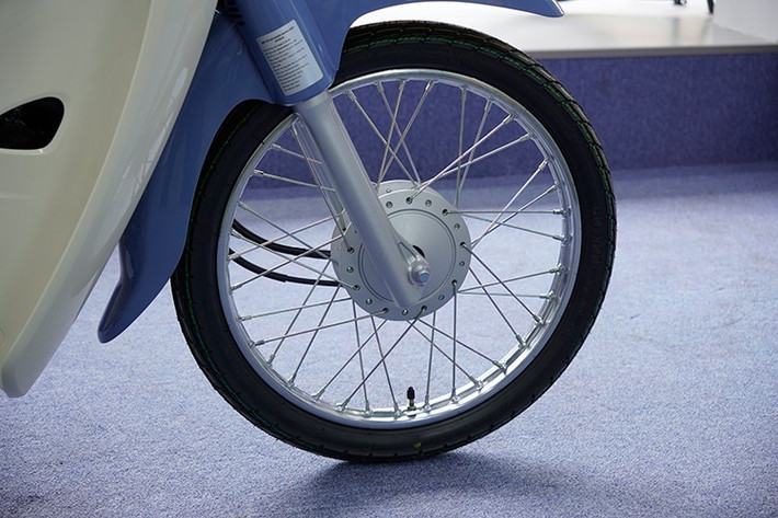 Cung cấp sức mạnh cho Honda Super Cub 50 Final Edition là động cơ xi-lanh đơn, dung tích 49cc, sản sinh công suất 3,6 mã lực và mô-men xoắn cực đại 3,8 Nm, kết hợp với hộp số 4 cấp. Tuy công suất không lớn, nhưng mẫu xe vẫn đáp ứng tốt nhu cầu di chuyển trong đô thị.