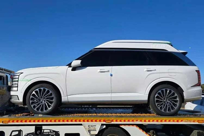 Những hình ảnh mới nhất về mẫu xe SUV Hyundai Palisade High Roof 2026 mới vừa bất ngờ xuất hiện trên các diễn đàn ôtô, hé lộ diện mạo hoàn chỉnh của một nguyên mẫu hoàn toàn không ngụy trang đang chạy thử nghiệm với biển số nội địa Hàn Quốc.