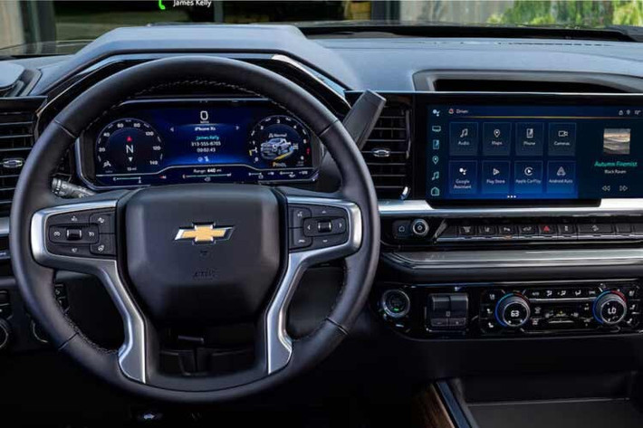 Thực tế, ngay cả bộ mâm Vossen HFX-1 hybrid rèn tám chấu lõm cũng có lớp hoàn thiện phù hợp xám mờ (Matte Gunmetal). Nhân tiện, dòng mâm này có các cấu hình năm, sáu và tám chấu, với phiên bản tám chấu có giá khởi điểm từ 849 đô la mỗi chiếc, có đường kính 22 và 24 inch.