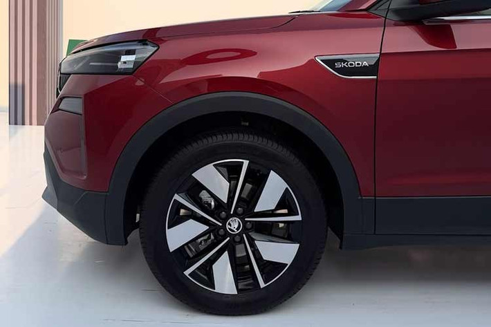 Tất cả các phiên bản đều được trang bị mâm hợp kim tiêu chuẩn, trong khi các phiên bản Prestige và Monte Carlo nhận được mâm hợp kim thiết kế mới và các nâng cấp ngoại hình khác. Skoda cũng đã mở rộng bảng màu với ba màu mới – Xanh Shimla, Đỏ Cherry và Xám Thép – nâng tổng số lựa chọn màu sắc lên 8.