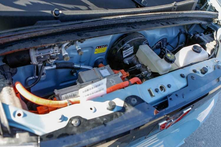 Tại Việt Nam, mẫu xe này được bán với hai cấu hình pin. Phiên bản tiêu chuẩn sử dụng pin dung lượng 9,6 kWh cho phạm vi hoạt động khoảng 120 km và cần khoảng 6,5 giờ để sạc đầy. Phiên bản cao hơn trang bị pin 13,4 kWh, có thể di chuyển tối đa 170 km sau mỗi lần sạc và cần khoảng 9 giờ để nạp đầy pin.