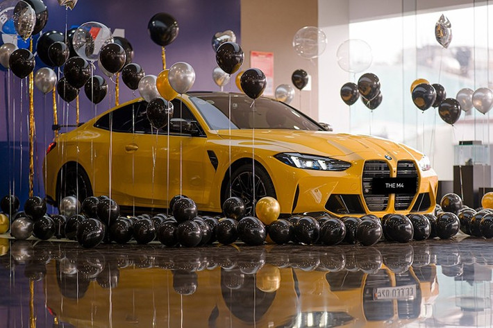 THACO BMW hiện đã nhận cọc cho các dòng xe hiệu năng cao M3 và M4 từ năm 2024. Tuy nhiên do đây là dòng xe "hot" trên thế giới và còn được cá nhân hoá thêm bởi chủ nhân, phải tới nay chiếc BMW M4 chính hãng đầu tiên mới về Việt Nam.