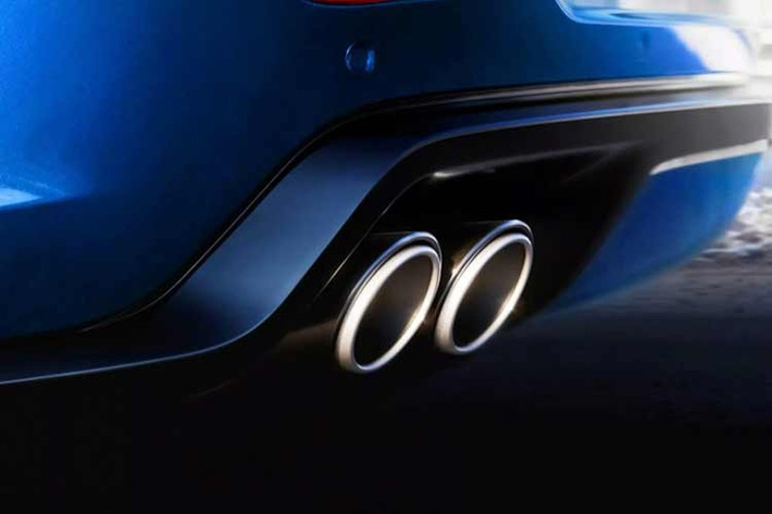 Khi kích hoạt tính năng hỗ trợ đề-pa Dynamic Launch Mode, động cơ có thể tăng tạm thời mô-men xoắn lên 800 Nm nhờ sự hỗ trợ của mô-tơ điện. Mặc dù không còn huy hiệu SVR, hiệu năng của xe vẫn rất ấn tượng.