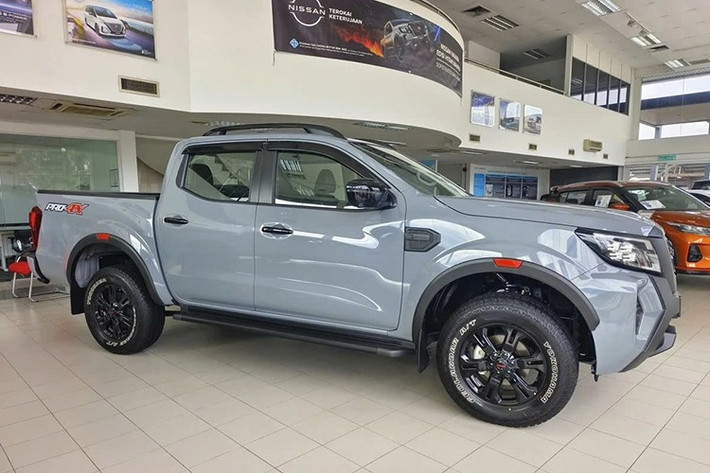 Nissan Navara X-Tremer tất nhiên cũng có các tính năng an toàn chủ động ADAS, bao gồm hệ thống cảnh báo va chạm phía trước, phanh khẩn cấp tự động AEB, cảnh báo điểm mù, cảnh báo lệch làn đường, cảnh báo phương tiện cắt ngang phía sau,…