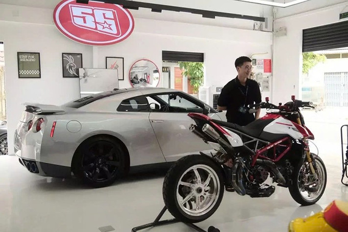 Việc Nissan GT-R R35 dừng sản xuất có thể làm cho giá xe cũ tăng lên, và có thể trong 1 tương lai, nó có giá gấp 1,5 hay 2 lần giá mua mới. Khi Nissan GT-R R35 dừng sản xuất, cũng là lúc 1 tay chơi xe ở TP.HCM săn được chiếc xe Nissan GT-R R35 còn khá mới.