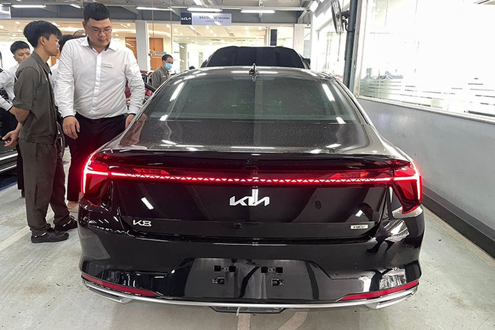 Những trang bị an toàn của xe khá đa dạng, bao gồm hỗ trợ tránh va chạm phía trước, phanh khẩn cấp tự động, hỗ trợ giới hạn tốc độ, hệ thống kiểm soát hành trình thông minh dựa trên định vị, hỗ trợ lái xe trên cao tốc HDA 2, camera 360 độ, hỗ trợ tránh va chạm khi lùi đỗ xe, hỗ trợ đỗ xe thông minh từ xa và 9 túi khí.