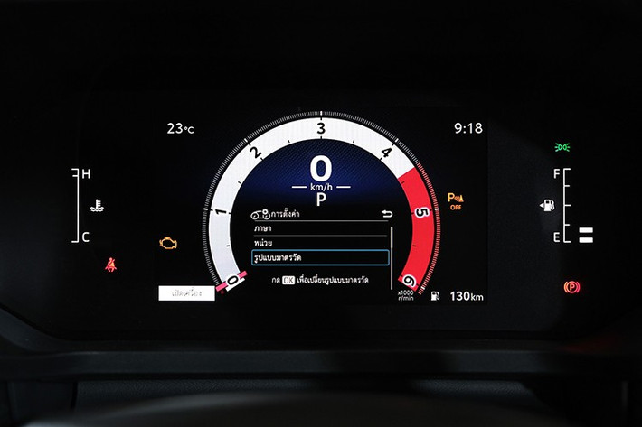 Toyota Safety Sense trên Hilux 2026 gồm; cảnh báo điểm mù, camera 360 độ, cảnh báo va chạm trước, giữ làn đường, điều khiển hành trình thích ứng, hỗ trợ đổ dốc, khởi hành ngang dốc, cảm biến trước/sau và kiểm soát lắc rơ-moóc...