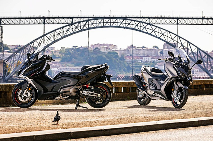 Điểm đáng chú ý là Kymco AK550 2026 được lắp ráp tại Malaysia thay vì được nhập khẩu như bản trước đó. Mẫu xe tay ga cỡ lớn này sẽ được phân phối với mức giá 55.888 ringgit - (tương đương khoảng 360 triệu đồng).