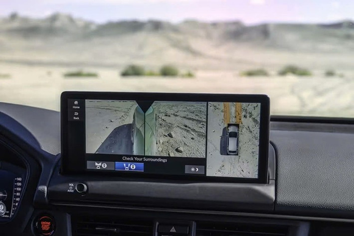 Honda cũng chú trọng nâng cấp khả năng cách âm, khi cho biết khoang cabin đã được giảm tiếng ồn từ 2–3 dB ở những dải tần quan trọng. Bên cạnh đó, cảm giác lái và độ chính xác của vô lăng cũng được tinh chỉnh nhằm nâng cao trải nghiệm vận hành.