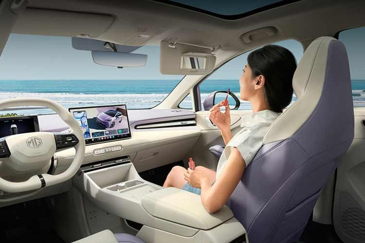 Chỉ có hệ dẫn động cầu trước, mẫu MG4 EV Urban được trang bị pin LFP 49 và 54 kWh. Cả ba phiên bản đều có động cơ điện đặt trước với công suất 147 mã lực, trong khi phạm vi hoạt động tối đa đạt 258 dặm (415 km) theo tiêu chuẩn WLTP đối với phiên bản pin dung lượng lớn hơn. Phiên bản pin dung lượng nhỏ hơn có phạm vi hoạt động ước tính là 211 dặm (340 km) sau mỗi lần sạc đầy.