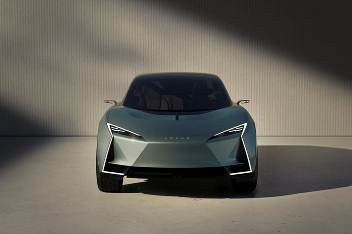 Hiện Lexus chưa xác nhận liệu bất kỳ mẫu nào trong số ba concept này sẽ bước vào dây chuyền sản xuất. Tuy nhiên, những thiết kế táo bạo tại Japan Mobility Show cho thấy hãng đang thử nghiệm nhiều định hướng mới nhằm làm mới dòng LS trong tương lai – từ minivan cỡ lớn đến xe đô thị siêu nhỏ.