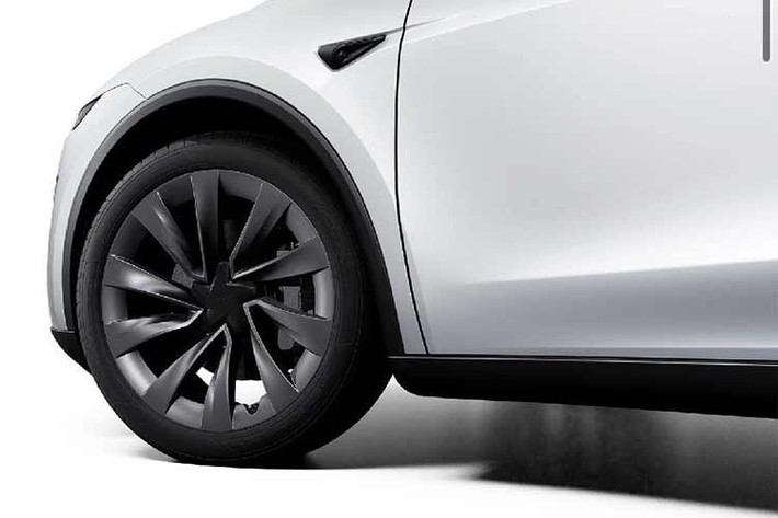 Mâm xe tiêu chuẩn là phiên bản Crossflow 19 inch, hoặc tùy chọn Helix 20 inch với quãng đường di chuyển tối đa trong một lần sạc khoảng 488 km, thấp hơn mâm kích thước nhỏ khoảng 39 km.