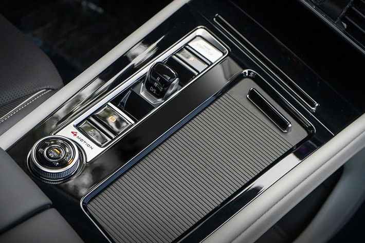 Cung cấp sức mạnh cho Volkswagen Teramont President là động cơ xăng 2.0L tăng áp cho công suất 220 mã lực và mô-men xoắn 350Nm. Đi kèm với đó là hộp số tự động 7 cấp và hệ dẫn động 4 bánh toàn thời gian.