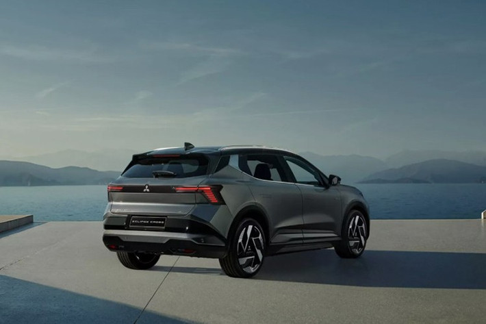 Mẫu xe SUV điện Mitsubishi Eclipse Cross EV này cũng là minh chứng cho việc Mitsubishi đang dần mất đi vai trò chủ động trong quá trình phát triển sản phẩm, khi mà nhiều mẫu xe của hãng gần đây – từ Colt đến ASX – đều mang dấu ấn đậm nét của Renault.