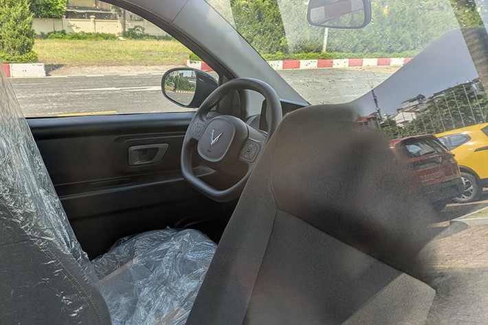 Xe cũng sở hữ điều hòa không khí, túi khí, hệ thống phanh ABS và EBD. Đây là những yếu tố đủ đáp ứng nhu cầu sử dụng hàng ngày, đặc biệt trong môi trường đô thị đông đúc.